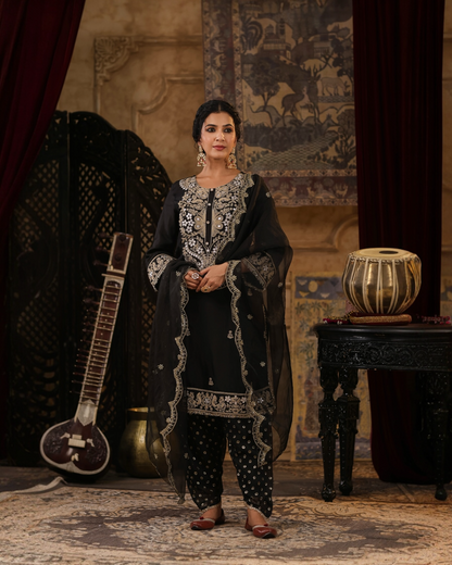 Parrii Ruh-e-Kala black embroidered kurta set with dupatta for women