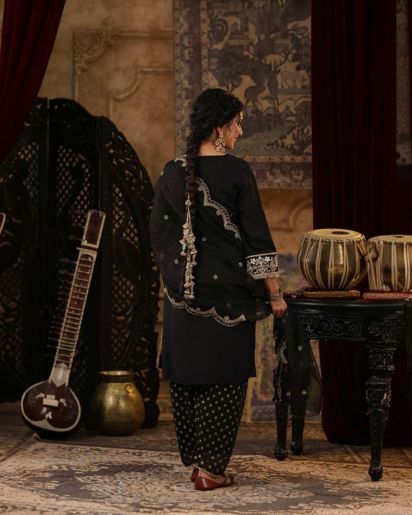 Parrii Ruh-e-Kala black embroidered kurta set with dupatta for women