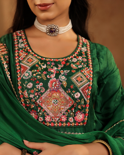 Zara Sa Hara Green Embroidered Anarkali Set with Dupatta – Parrii