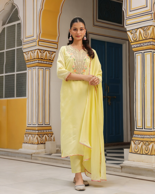 Halki Peeli Chanderi Kurta Set with Floral Embroidery | PARRII